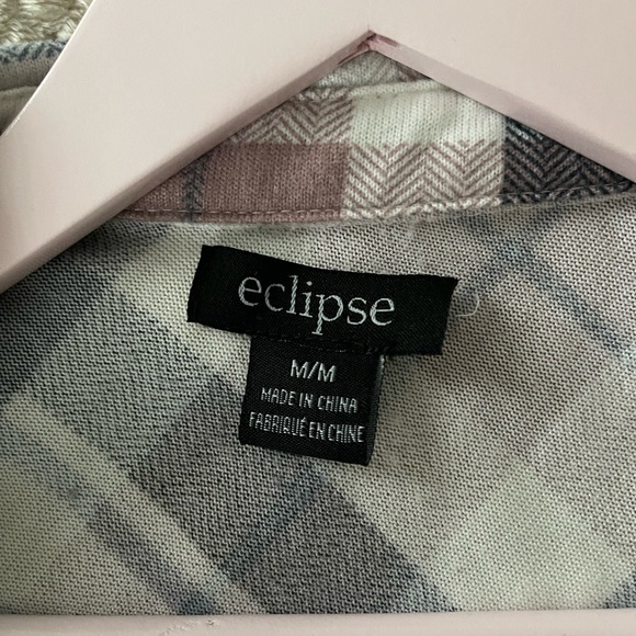 Women’s Button Down Shirt - Picture 2 of 3